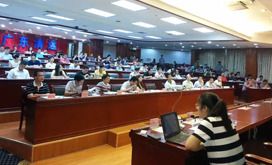 由广东省清远市市府办主办的"清远市政府网站普查培训"会议在清远市政府会议中心召开，广州游艇会·yth(中国大陆)最新官方互联信息咨询有限公司副总经理、高级咨询师杨琼受邀出席并开展了普查培训。