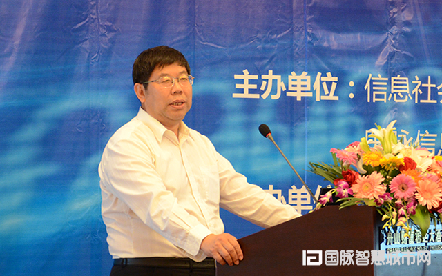 在“2015中国互联网+信息社会高端论坛”上，北京拓尔思信息技术股份有限公司副总裁刘瑞宝发表主题演讲。